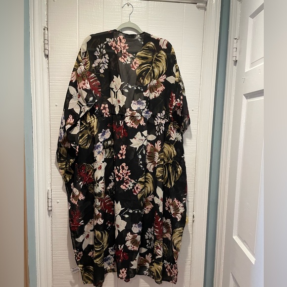 NWOT Walter Baker Tulum CAFTAN Black with Florals One Size fits most - Picture 3 of 8